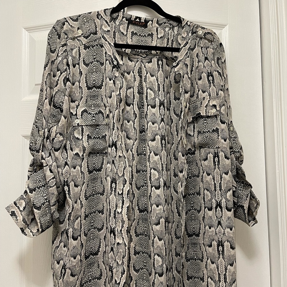 FYLO Roll tab snakeskin blouse XL
